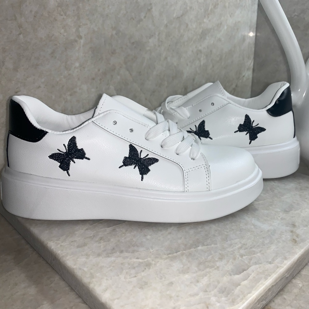 ZARA low top white calf leather butterfly sneakers